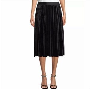 🎊BRAND NEW🎊 Max Studio Pleated Black Midi Skirt